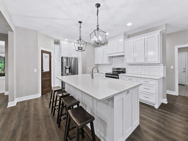217 Rockhouse Rd, Hohenwald, TN 38462