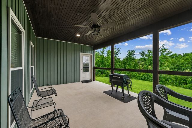 217 Rockhouse Rd, Hohenwald, TN 38462