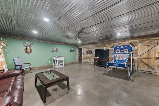 217 Rockhouse Rd, Hohenwald, TN 38462