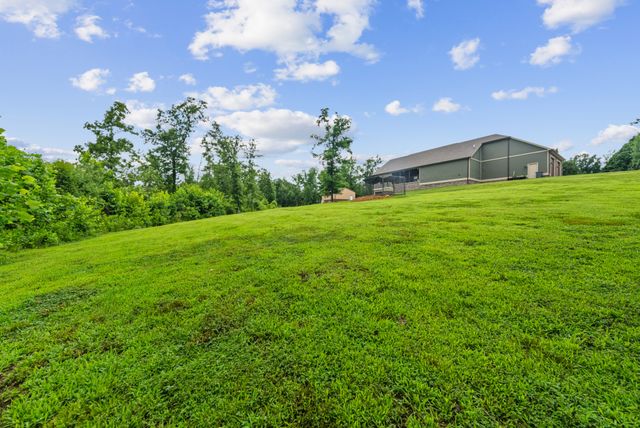 217 Rockhouse Rd, Hohenwald, TN 38462