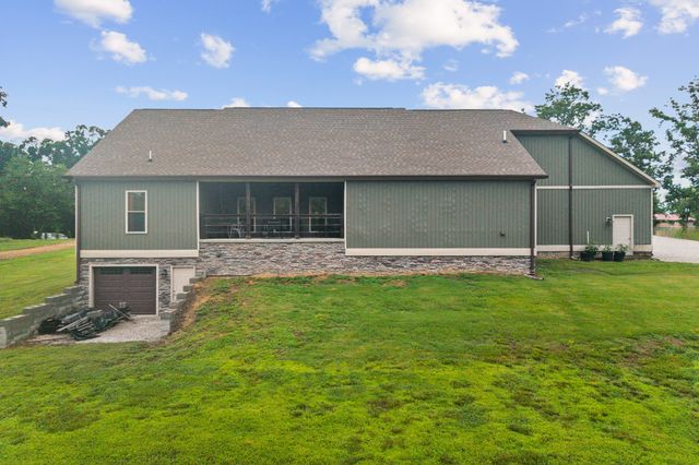 217 Rockhouse Rd, Hohenwald, TN 38462