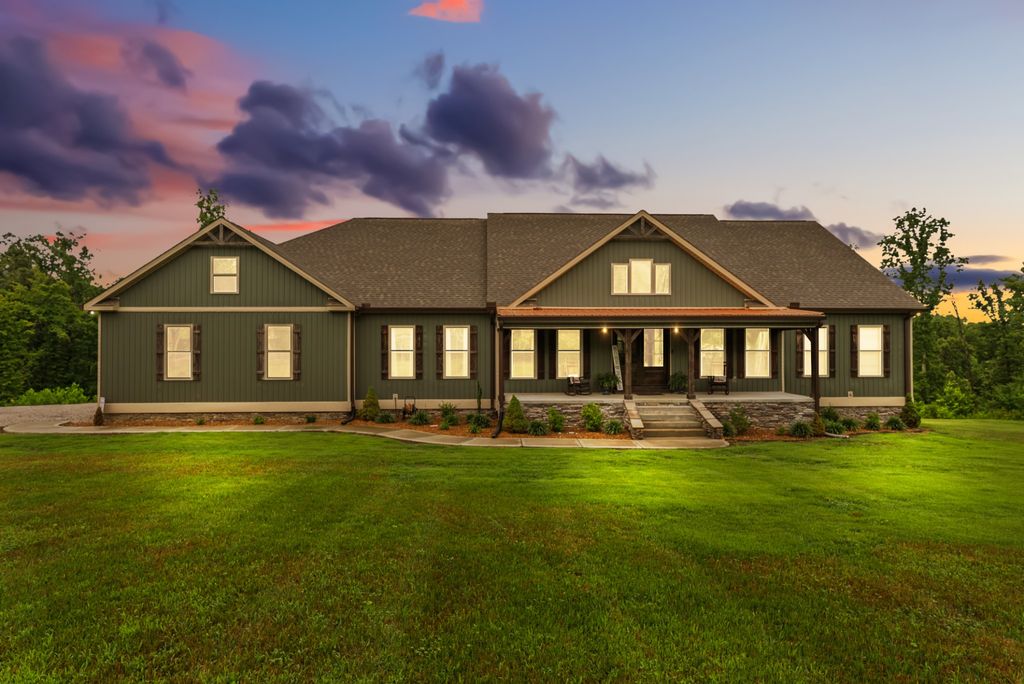 217 Rockhouse Rd, Hohenwald, TN 38462