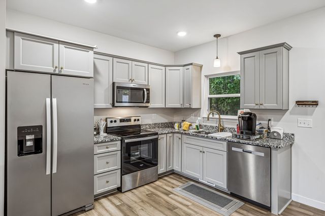 2800 N Hurricane Creek Rd, Mc Ewen, TN 37101