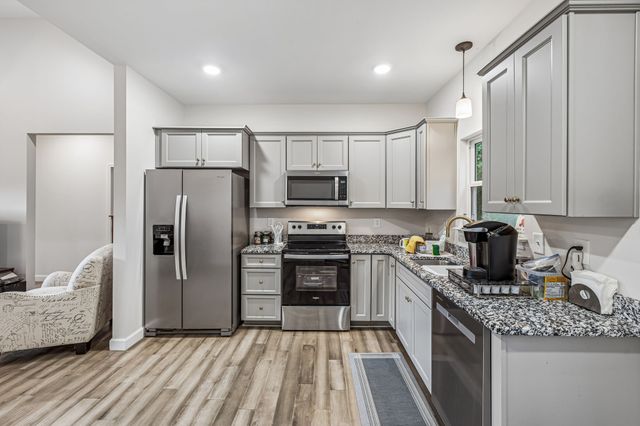 2800 N Hurricane Creek Rd, Mc Ewen, TN 37101