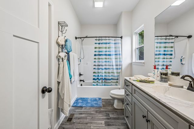 2800 N Hurricane Creek Rd, Mc Ewen, TN 37101