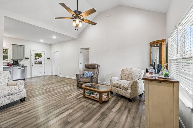 2800 N Hurricane Creek Rd, Mc Ewen, TN 37101