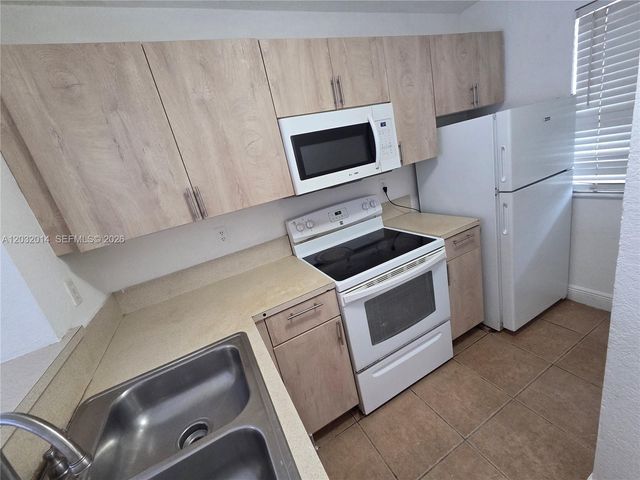 7989 NW 8th St 108D, Miami, FL 33126