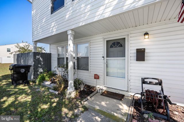 9 LAWRENCE CT, Sicklerville, NJ 08081