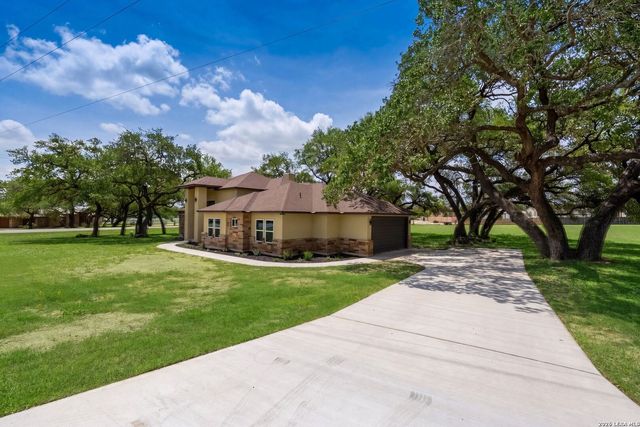 101 Vintage Run Dr, La Vernia, TX 78121