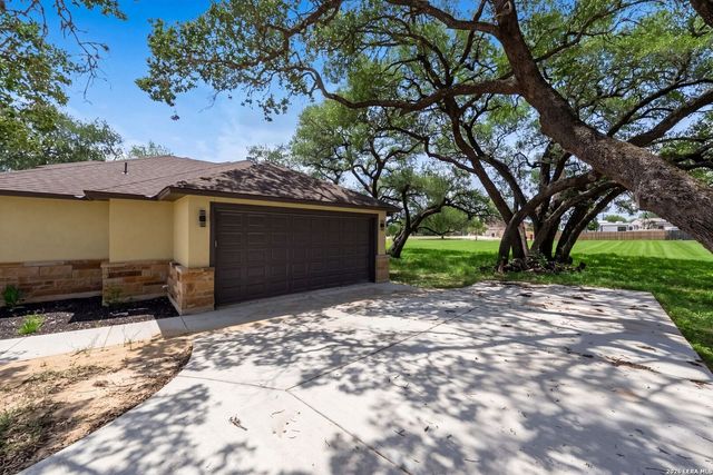 101 Vintage Run Dr, La Vernia, TX 78121