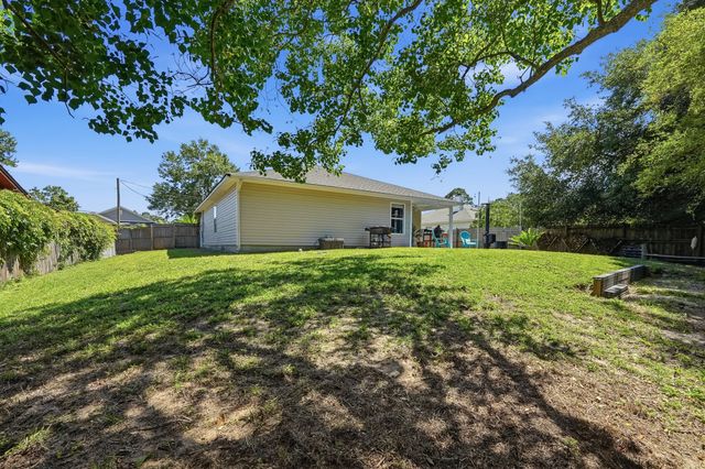 5066 Evergreen Drive, Gulf Breeze, FL 32563
