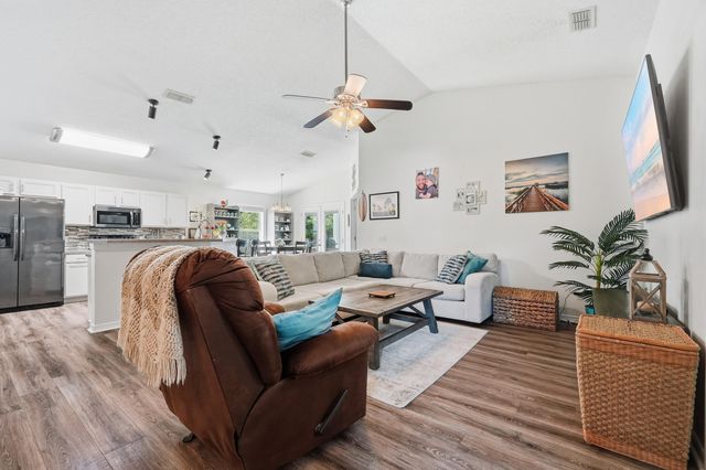 5066 Evergreen Drive, Gulf Breeze, FL 32563