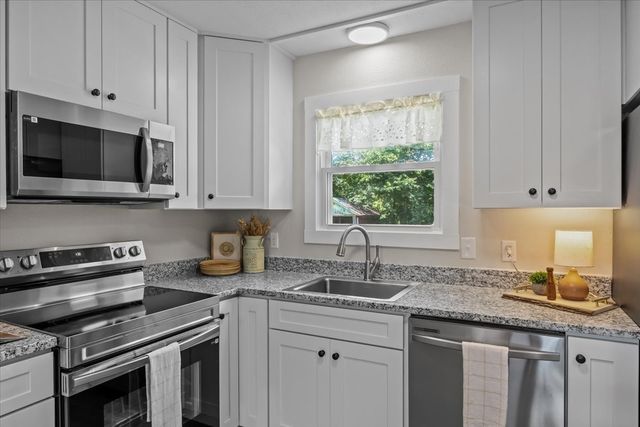212 Oakhill Dr, Vanleer, TN 37181