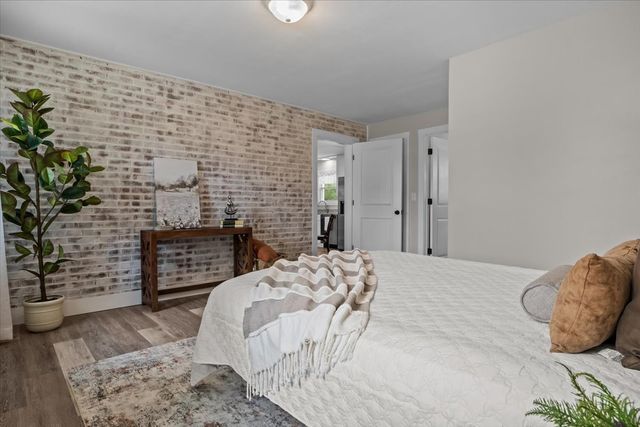 212 Oakhill Dr, Vanleer, TN 37181