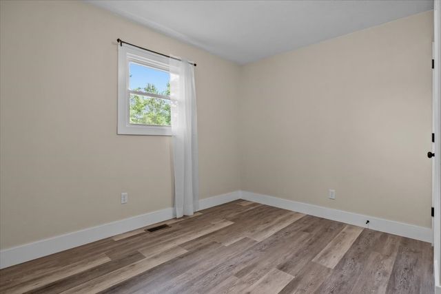 212 Oakhill Dr, Vanleer, TN 37181