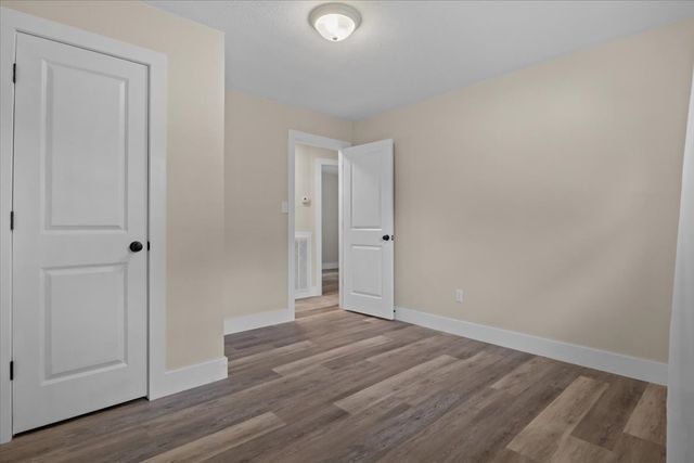 212 Oakhill Dr, Vanleer, TN 37181