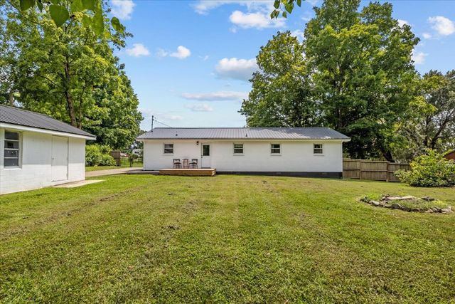 212 Oakhill Dr, Vanleer, TN 37181