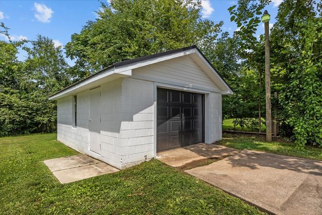 212 Oakhill Dr, Vanleer, TN 37181