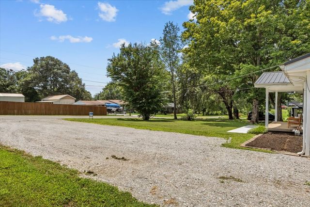 212 Oakhill Dr, Vanleer, TN 37181