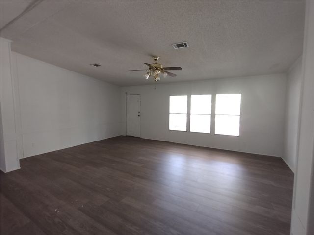 279 Vz County Road 3849, Wills Point, TX 75169