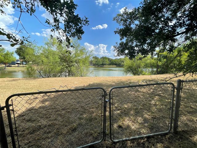 279 Vz County Road 3849, Wills Point, TX 75169