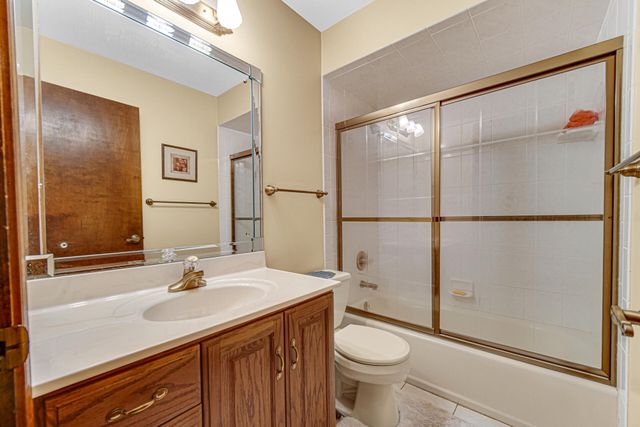 22 Maple Court, Schererville, IN 46375