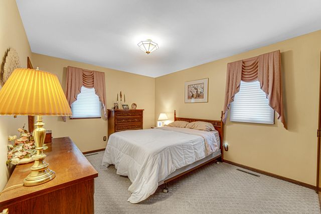 22 Maple Court, Schererville, IN 46375