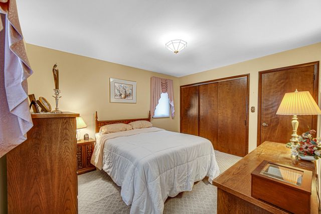 22 Maple Court, Schererville, IN 46375