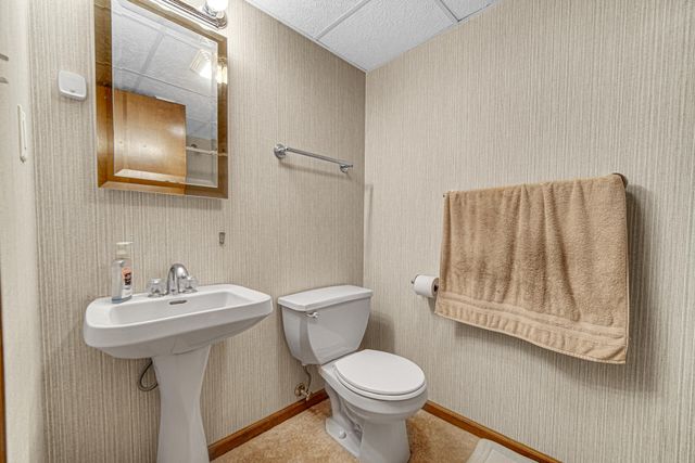 22 Maple Court, Schererville, IN 46375