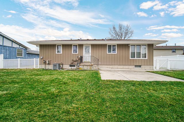 22 Maple Court, Schererville, IN 46375