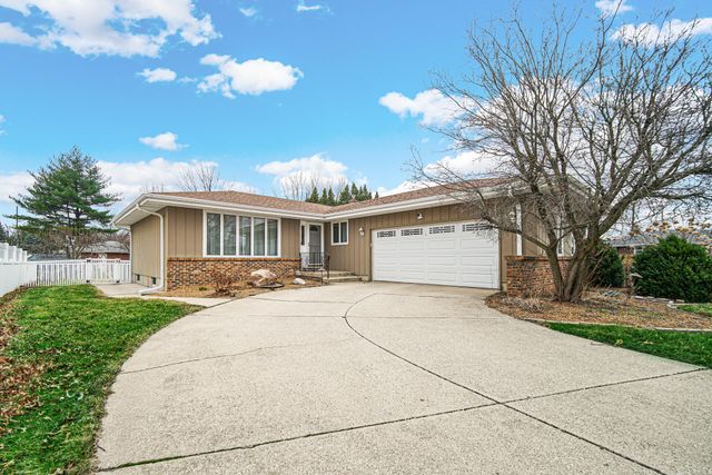 22 Maple Court, Schererville, IN 46375