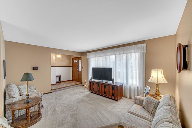 22 Maple Court, Schererville, IN 46375