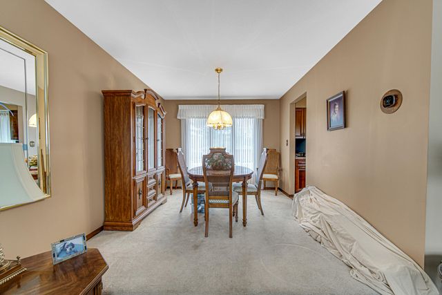 22 Maple Court, Schererville, IN 46375