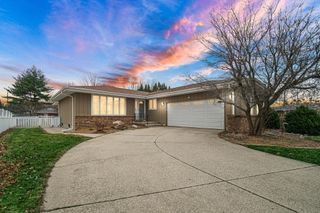 22 Maple Court, Schererville, IN 46375