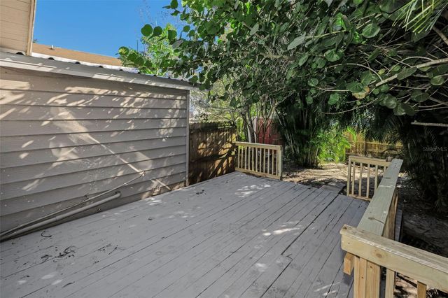 1122 E OAKWOOD STREET, Tarpon Springs, FL 34689