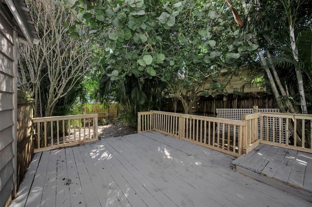 1122 E OAKWOOD STREET, Tarpon Springs, FL 34689