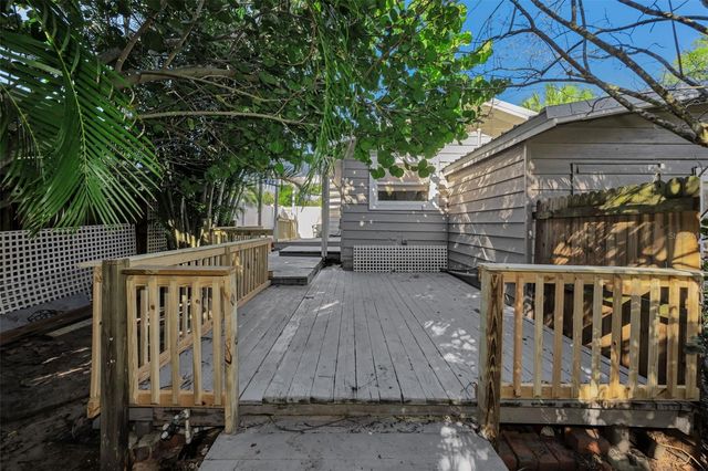 1122 E OAKWOOD STREET, Tarpon Springs, FL 34689