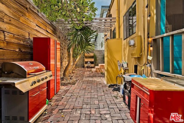 1223 N Ogden Drive, West Hollywood, CA 90046