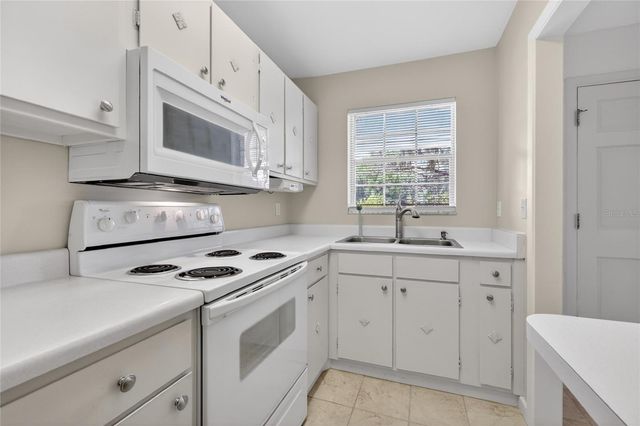 200 E 10TH AVENUE 8, Mount Dora, FL 32757