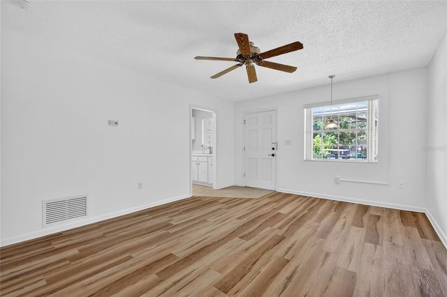 200 E 10TH AVENUE 8, Mount Dora, FL 32757