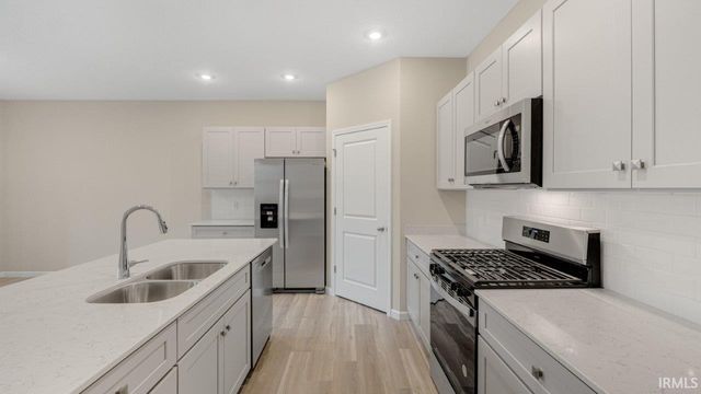 9336 Hobart Way, New Haven, IN 46774