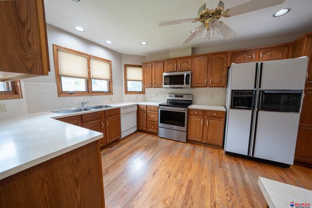 1925 S 11 Street, Omaha, NE 68108