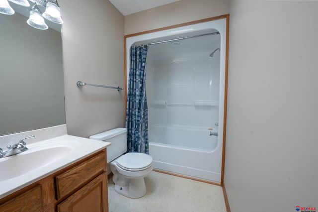 1925 S 11 Street, Omaha, NE 68108