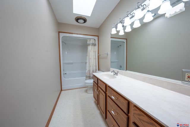 1925 S 11 Street, Omaha, NE 68108