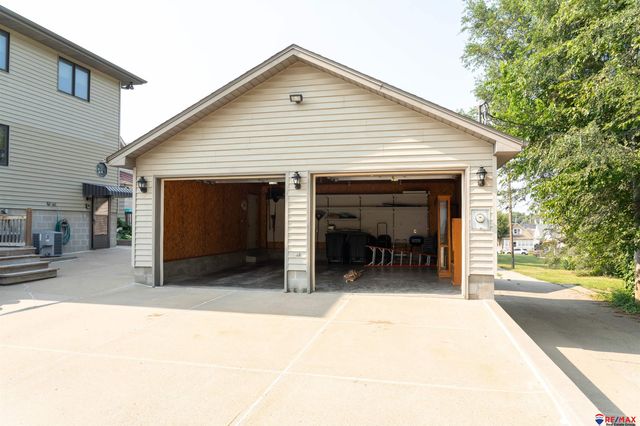 1925 S 11 Street, Omaha, NE 68108