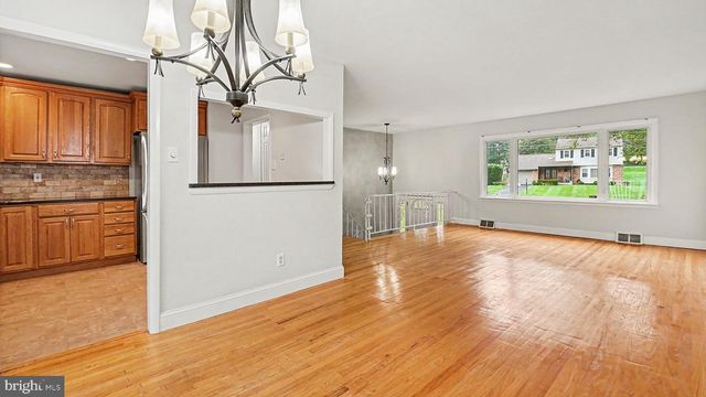 314 COLONIAL DR, Exton, PA 19341