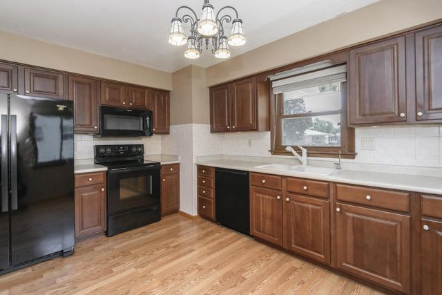 W183N8591 Lawrence COURT, Menomonee Falls, WI 53051
