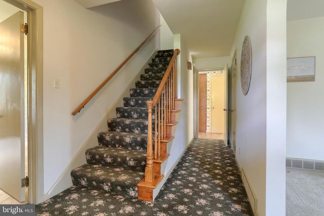 235 NARROWS DR, Lebanon, PA 17046