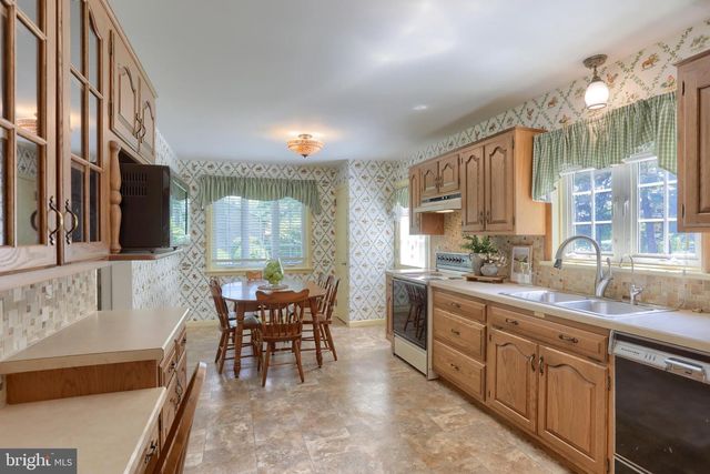 235 NARROWS DR, Lebanon, PA 17046