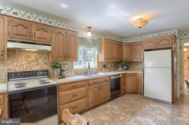 235 NARROWS DR, Lebanon, PA 17046
